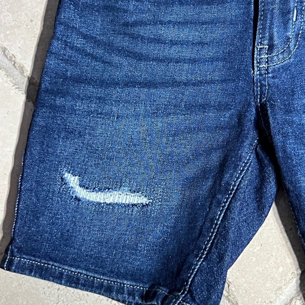 Old Navy Boys Size 7 Above Knee Stretch Ripped Denim Jeans Shorts Dark Wash - Picture 6 of 7